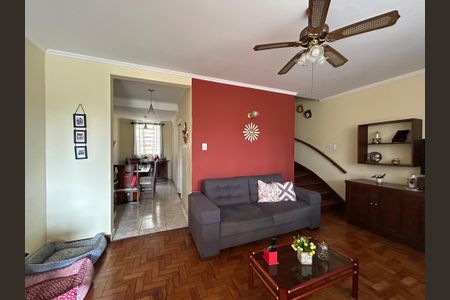 Casa à venda com 211m², 2 quartos e 2 vagasSala