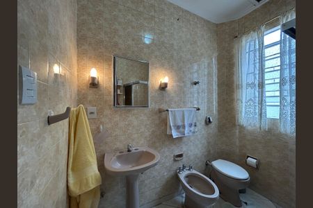 Casa à venda com 211m², 2 quartos e 2 vagasBanheiro