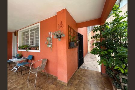 Casa à venda com 211m², 2 quartos e 2 vagasEntrada