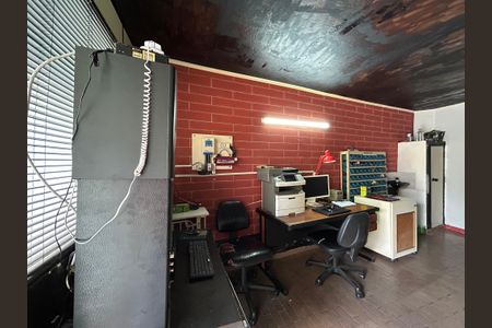 Casa à venda com 211m², 2 quartos e 2 vagasQuarto de Serviço