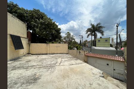 Casa à venda com 211m², 2 quartos e 2 vagasQuintal