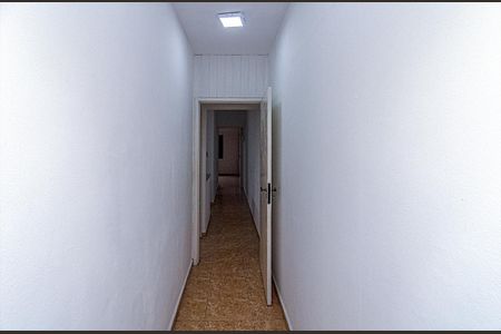 Casa para alugar com 230m², 3 quartos e 3 vagas Casa para alugar com 230m², 3 quartos e 3 vagascorredor para os cômodos_2