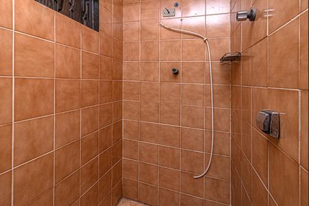 Casa para alugar com 230m², 3 quartos e 3 vagas Casa para alugar com 230m², 3 quartos e 3 vagasbanheiro na área de serviço_2