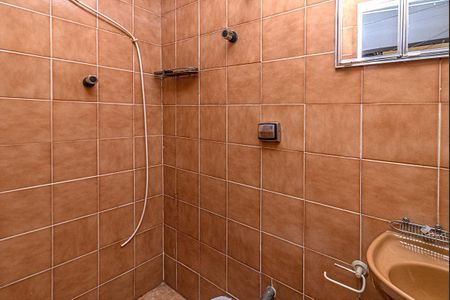 Casa para alugar com 230m², 3 quartos e 3 vagas Casa para alugar com 230m², 3 quartos e 3 vagasbanheiro na área de serviço_1