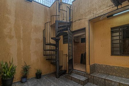 Casa para alugar com 230m², 3 quartos e 3 vagas Casa para alugar com 230m², 3 quartos e 3 vagasacesso para o terraço