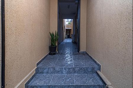 Casa para alugar com 230m², 3 quartos e 3 vagas Casa para alugar com 230m², 3 quartos e 3 vagascorredor lateral_1