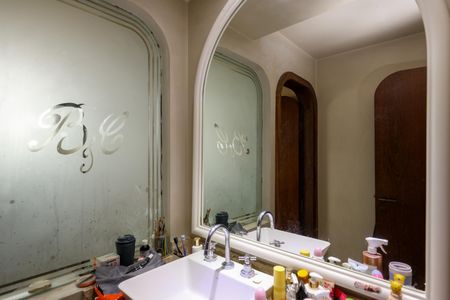 Casa à venda com 447m², 5 quartos e 4 vagasBanheiro