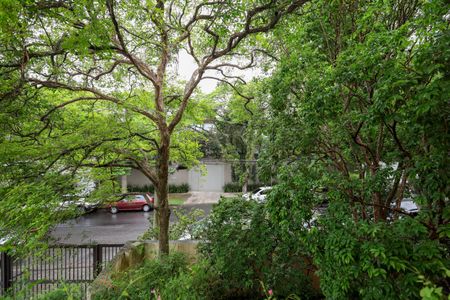 Casa à venda com 447m², 5 quartos e 4 vagasVista da Suíte 2