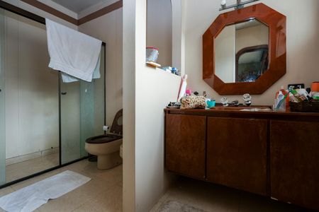 Casa à venda com 447m², 5 quartos e 4 vagasBanheiro da Suíte 1