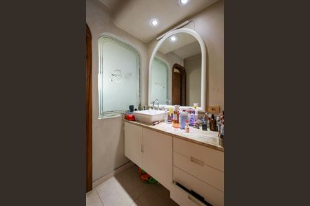 Casa à venda com 447m², 5 quartos e 4 vagasBanheiro