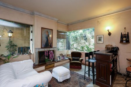 Casa à venda com 447m², 5 quartos e 4 vagasSala