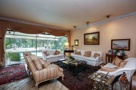 Casa à venda com 447m², 5 quartos e 4 vagasSala