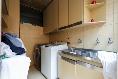 Casa à venda com 447m², 5 quartos e 4 vagasÁrea de Serviço