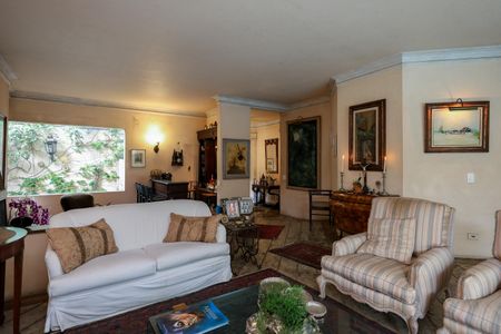 Casa à venda com 447m², 5 quartos e 4 vagasSala