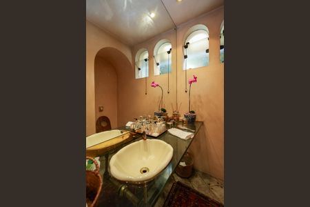 Casa à venda com 447m², 5 quartos e 4 vagasLavabo