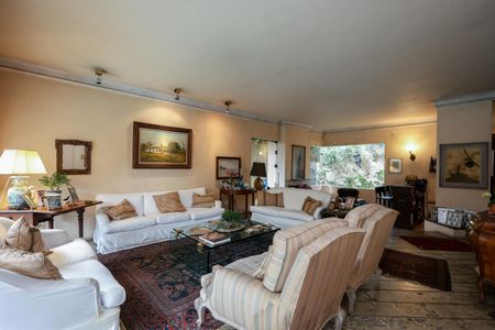 Casa à venda com 447m², 5 quartos e 4 vagasSala