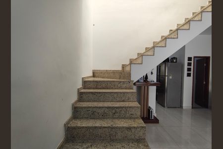 Casa para alugar com 150m², 3 quartos e 2 vagas Casa para alugar com 150m², 3 quartos e 2 vagasEscada Segundo Andar
