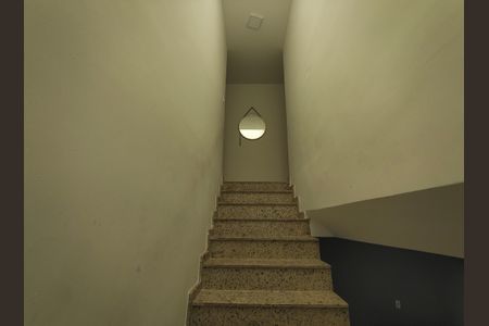 Casa para alugar com 150m², 3 quartos e 2 vagas Casa para alugar com 150m², 3 quartos e 2 vagasEscada Segundo Andar