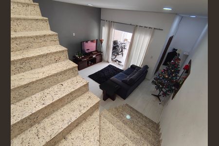 Casa para alugar com 150m², 3 quartos e 2 vagas Casa para alugar com 150m², 3 quartos e 2 vagasEscada Segundo Andar