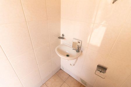 Casa à venda com 185m², 3 quartos e 2 vagas Casa à venda com 185m², 3 quartos e 2 vagasBanheiro Externo