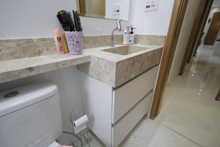 Apartamento à venda com 64m², 2 quartos e 1 vaga Apartamento à venda com 64m², 2 quartos e 1 vagaBanheiro Suíte