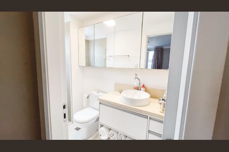 Apartamento à venda com 67m², 2 quartos e 2 vagas Apartamento à venda com 67m², 2 quartos e 2 vagasBanheiro da Suíte