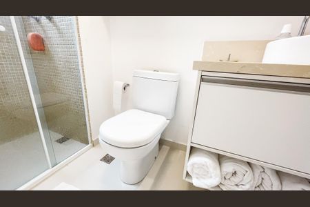 Apartamento à venda com 67m², 2 quartos e 2 vagas Apartamento à venda com 67m², 2 quartos e 2 vagasBanheiro da Suíte