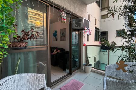 Apartamento à venda com 66m², 2 quartos e 1 vaga Apartamento à venda com 66m², 2 quartos e 1 vagaVaranda