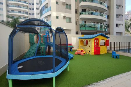 Apartamento à venda com 66m², 2 quartos e 1 vaga Apartamento à venda com 66m², 2 quartos e 1 vagaÁrea comum - Playground