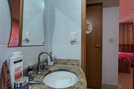 Apartamento à venda com 66m², 2 quartos e 1 vaga Apartamento à venda com 66m², 2 quartos e 1 vagaBanheiro da Suíte