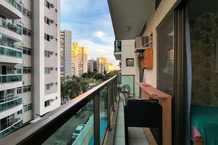 Apartamento à venda com 66m², 2 quartos e 1 vaga Apartamento à venda com 66m², 2 quartos e 1 vagaVaranda