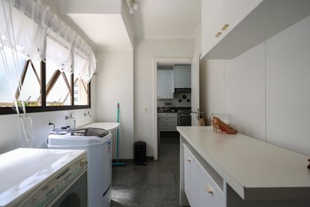 Apartamento à venda com 386m², 3 quartos e 4 vagas Apartamento à venda com 386m², 3 quartos e 4 vagasÁrea de Serviço