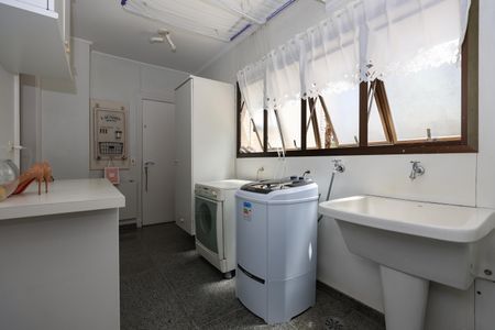 Apartamento à venda com 386m², 3 quartos e 4 vagas Apartamento à venda com 386m², 3 quartos e 4 vagasÁrea de Serviço