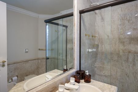 Apartamento à venda com 386m², 3 quartos e 4 vagas Apartamento à venda com 386m², 3 quartos e 4 vagasBanheiro da Suíte Americana 1