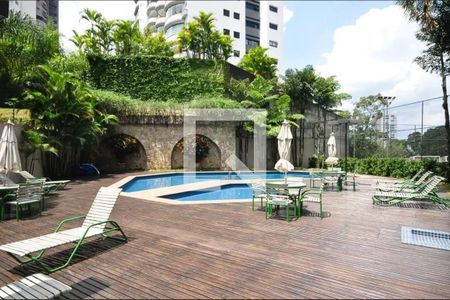 Apartamento à venda com 386m², 3 quartos e 4 vagas Apartamento à venda com 386m², 3 quartos e 4 vagasÁrea comum - Piscina