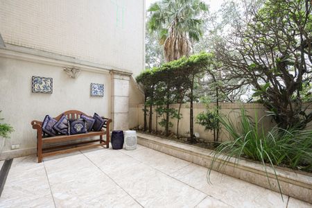 Apartamento à venda com 386m², 3 quartos e 4 vagas Apartamento à venda com 386m², 3 quartos e 4 vagasSala de TV