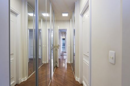Apartamento à venda com 386m², 3 quartos e 4 vagas Apartamento à venda com 386m², 3 quartos e 4 vagasCloset da Suíte 1