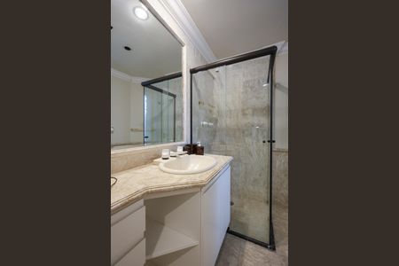 Apartamento à venda com 386m², 3 quartos e 4 vagas Apartamento à venda com 386m², 3 quartos e 4 vagasBanheiro da Suíte Americana 1