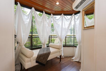 Apartamento à venda com 386m², 3 quartos e 4 vagas Apartamento à venda com 386m², 3 quartos e 4 vagasCloset da Suíte 1