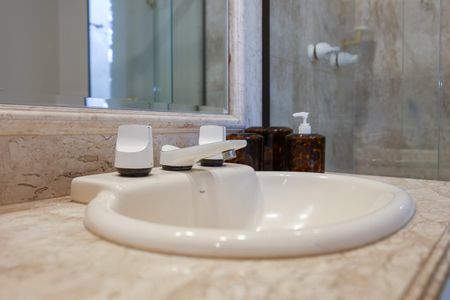 Apartamento à venda com 386m², 3 quartos e 4 vagas Apartamento à venda com 386m², 3 quartos e 4 vagasBanheiro da Suíte Americana 2