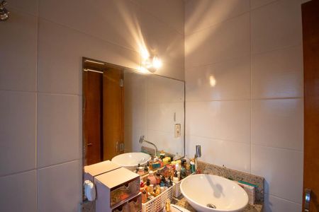 Casa de condomínio à venda com 100m², 3 quartos e 2 vagasBanheiro 2