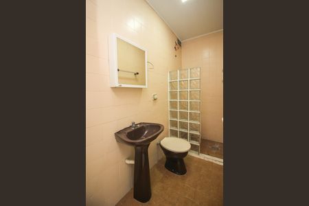 Banheiro de kitnet/studio para alugar com 1 quarto, 27m² em Centro Histórico, Porto Alegre