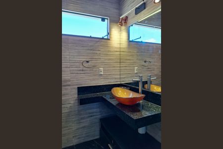 Casa à venda com 240m², 4 quartos e 2 vagasBanheiro da Suíte 1