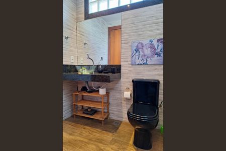 Casa à venda com 240m², 4 quartos e 2 vagasBanheiro Social 1