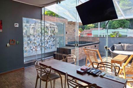 Casa à venda com 240m², 4 quartos e 2 vagasTerraço