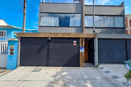 Casa à venda com 240m², 4 quartos e 2 vagasFachada