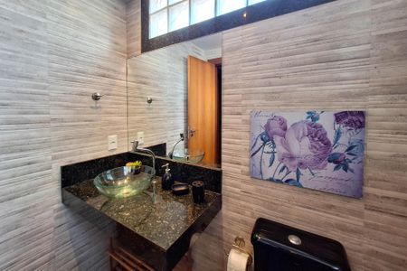 Casa à venda com 240m², 4 quartos e 2 vagasBanheiro Social 1