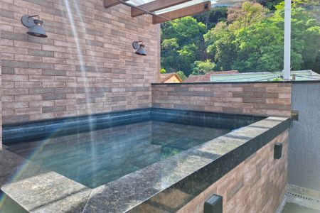 Casa à venda com 240m², 4 quartos e 2 vagasTerraço