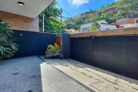 Casa à venda com 240m², 4 quartos e 2 vagasQuintal