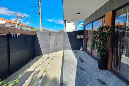 Casa à venda com 240m², 4 quartos e 2 vagasQuintal